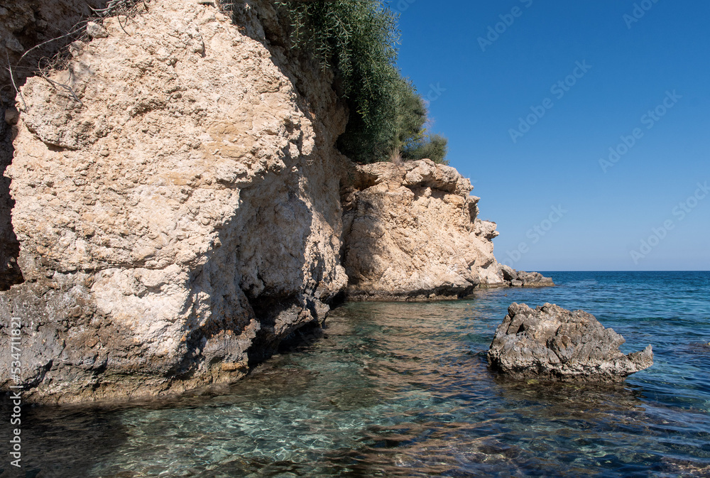 Felsküste bei Paralimni auf Zypern 