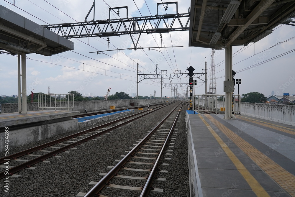 Naklejka premium Rocky train rail in near the train station at noon. 