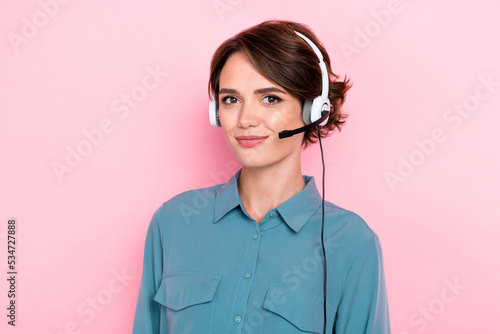 Fotografie Photo portrait of attractive young lady headphones call center employee smiling