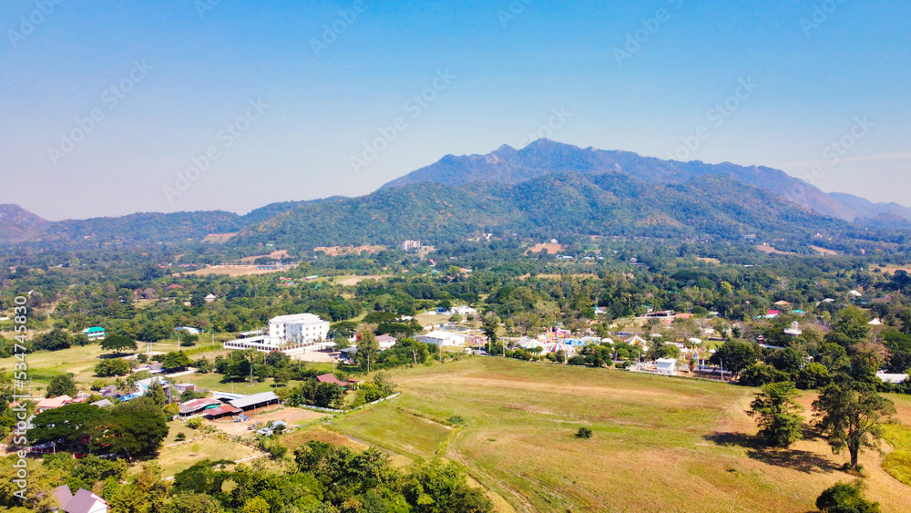 山に囲まれた田舎風景　タイ・カオヤイ