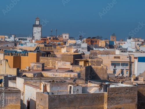 Vue sur la vieille ville et les toits de Essaouira, Maroc  © TheoBallet