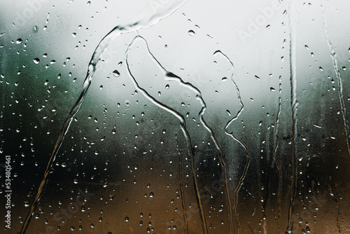 Quadro su tela raindrops and trickles of water reflected by natural light through the glass on