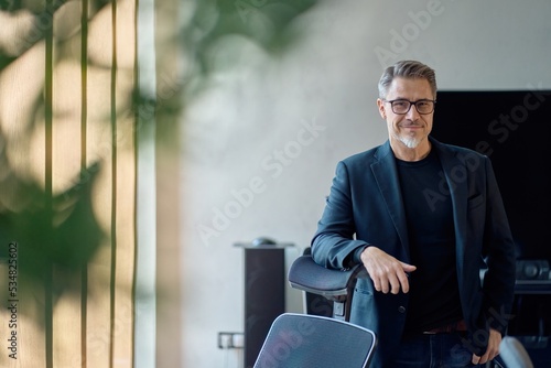 Bild auf Leinwand Portrait of confident businessman in business casual