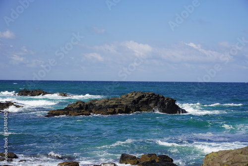 日本海の綺麗な海と青空