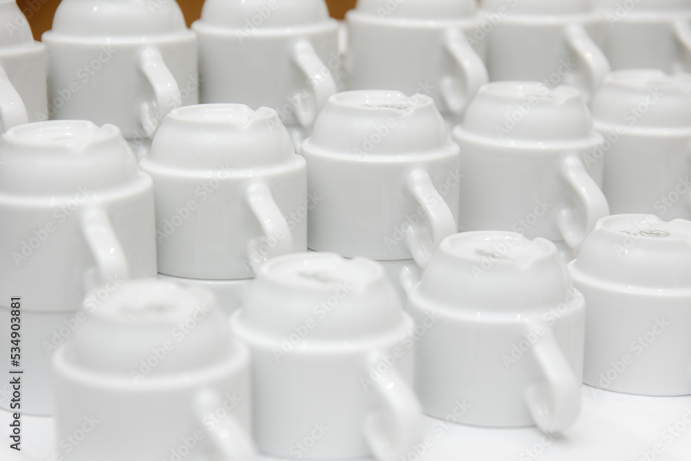 Obraz premium white cups in the restaurant for tea and coffee