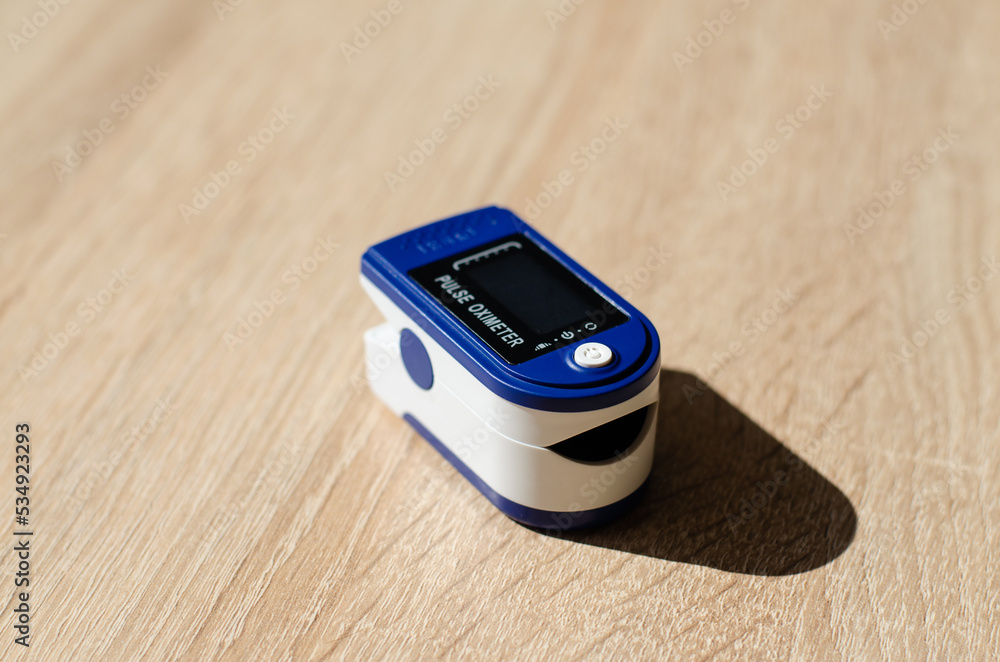 A device for measuring oxygen in the blood. Pulse oximeter. Heart rate