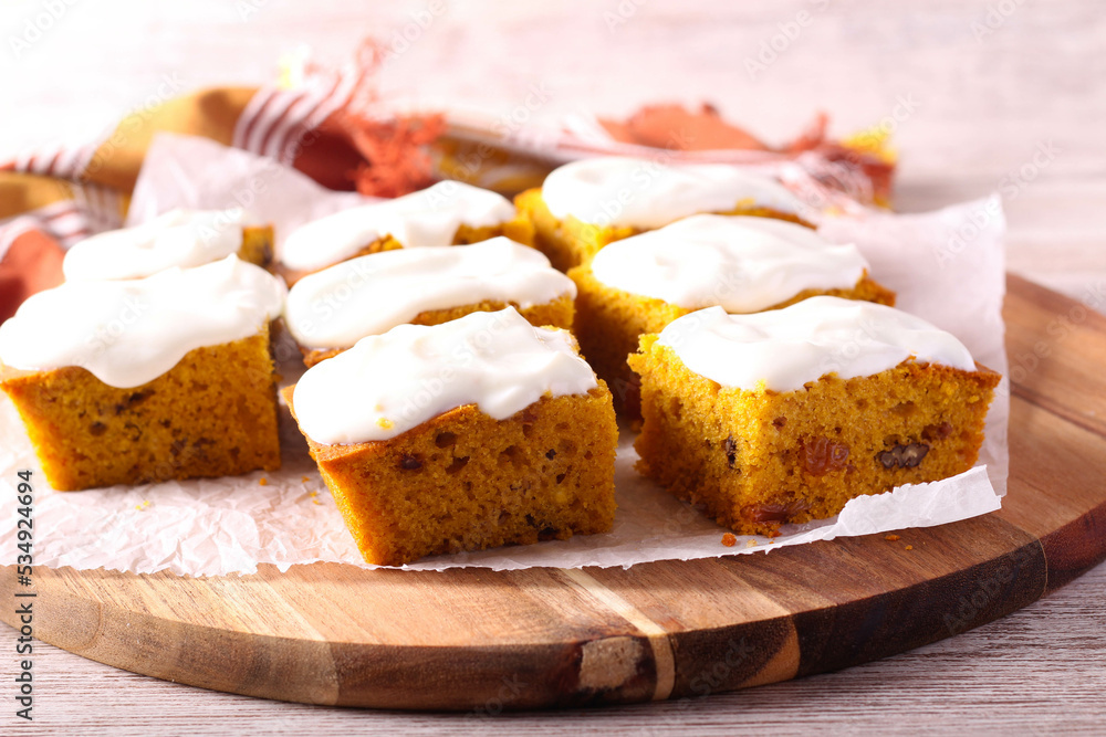 Raisin and nut pumpkin bars Raisin and nut pumpkin bars