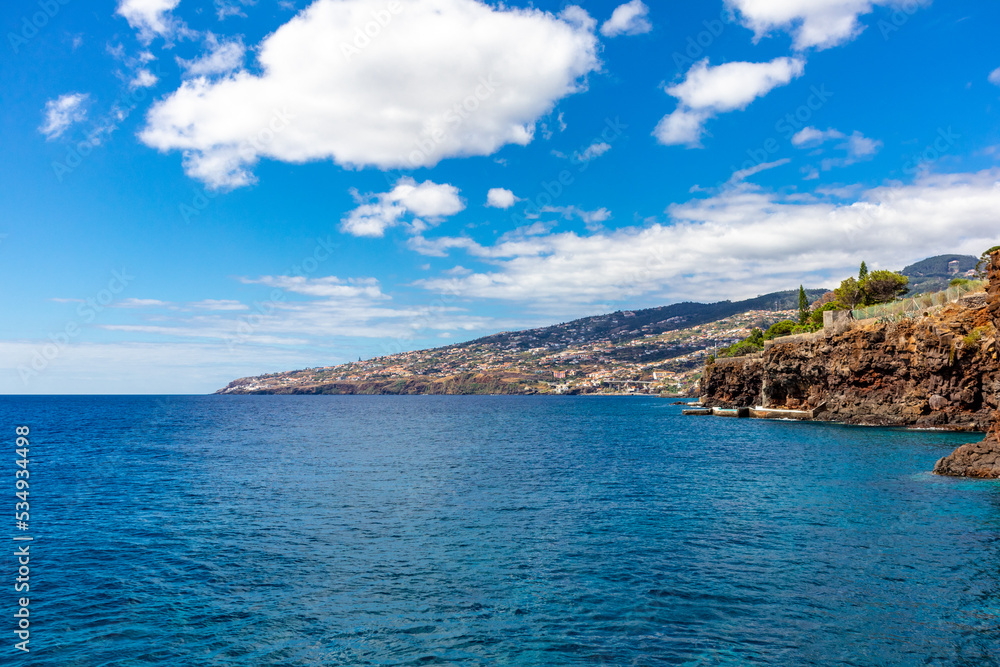 Fototapeta premium Unterwegs am Flughafen von Funchal auf der Azoreninsel Madeira - Portugal