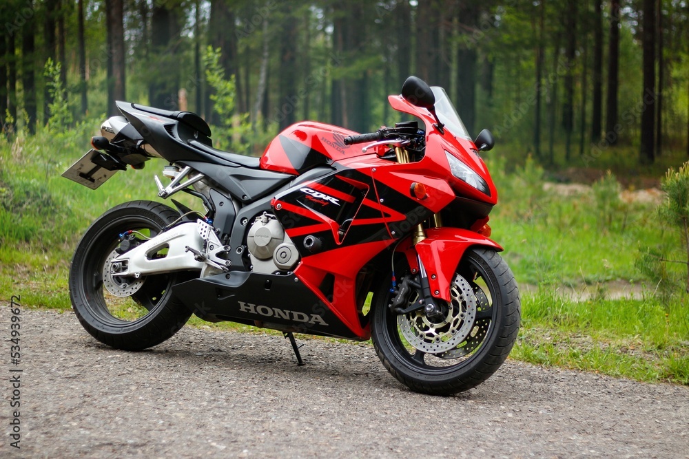 KRASNOYARSK, RUSSIA - April 18, 2019: Red and black sportbike Honda CBR 600  RR 2005 PC37 Stock-Foto | Adobe Stock