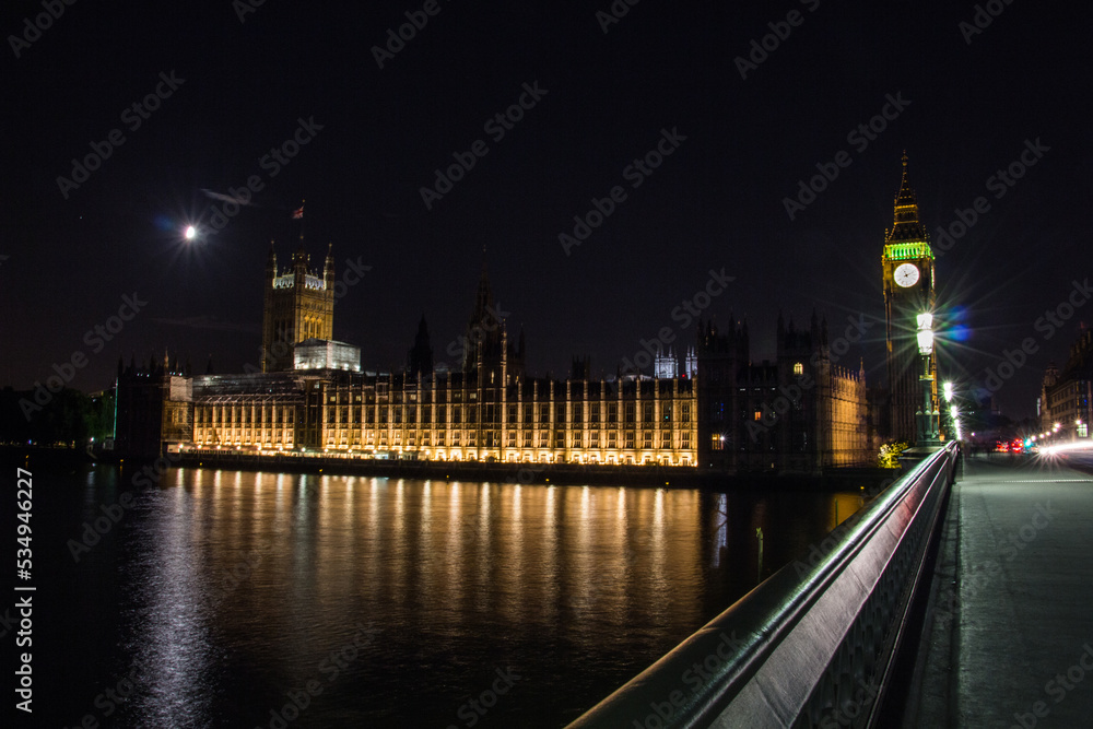 Fototapeta premium Houses of parliament at night