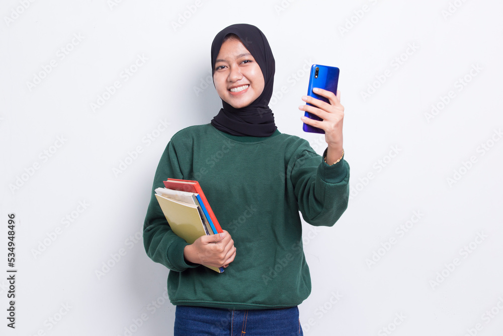 beautiful asian business muslim woman hug a book using mobile phone isolated on white background
beautiful asian business muslim woman hug a book using mobile phone isolated on white background