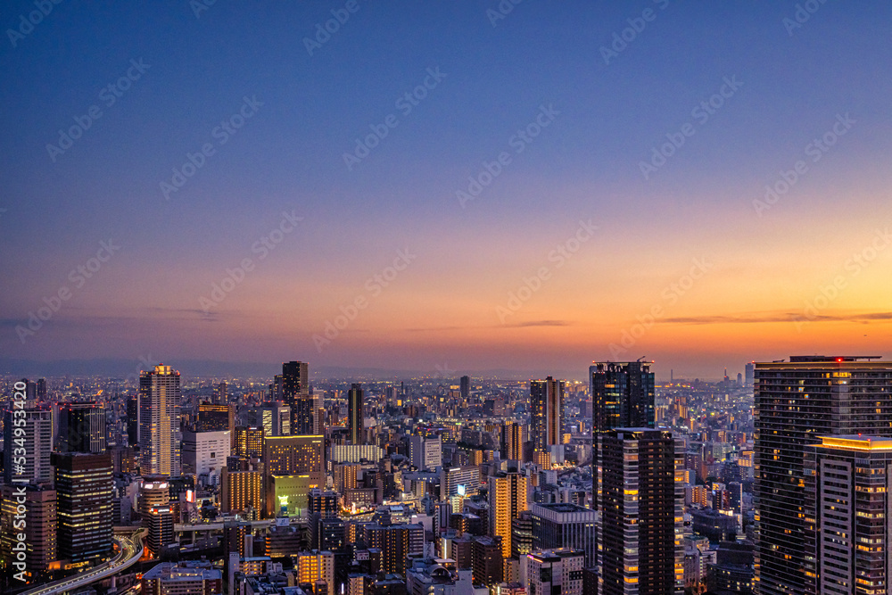 Naklejka premium マジックアワーに輝くライトアップされた大阪の街並み【大阪風景】