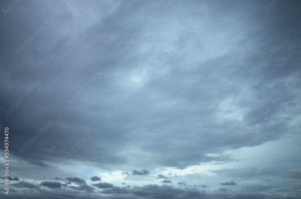 曇り空の隙間に青空 曇り空の隙間に青空