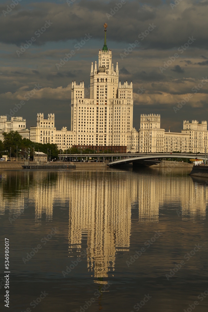 Высотка на набережной Высотка на набережной