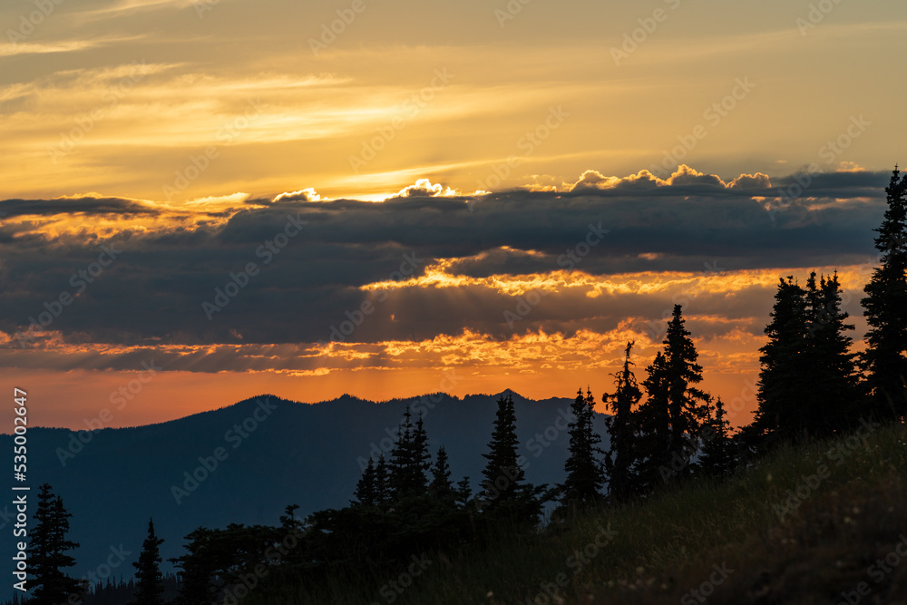Obraz premium sunset in the mountains