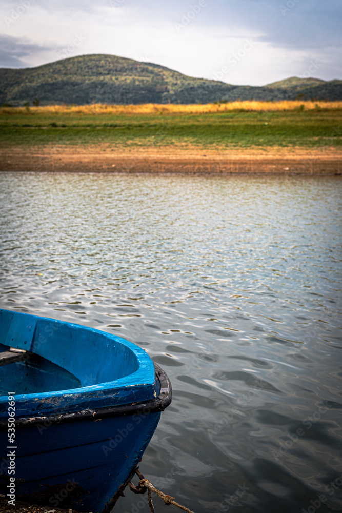 Obraz premium boat in fishing in the dam