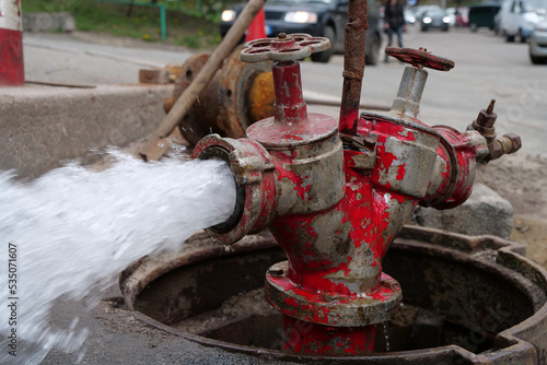 Obraz na plátně Draining water from building plumbing system