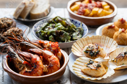 Tapety artystyczne Traditional Spanish tapas selection