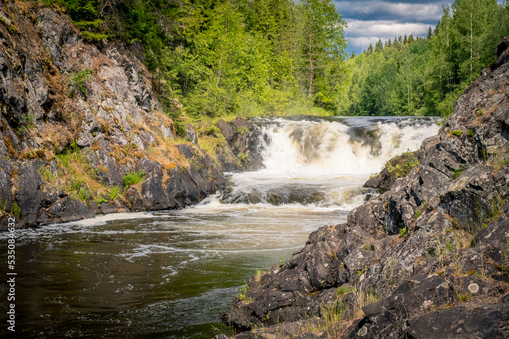 Obraz premium Powerful waterfall Kivach on Suna River, Karelia, Russia. Summer landscape with Karelian forest and river