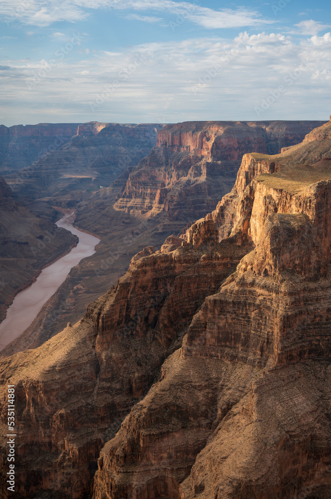 Obraz premium Helicopter journey to West Rim of the Grand Canyon, crossing Lake Mead and Hoover Dam