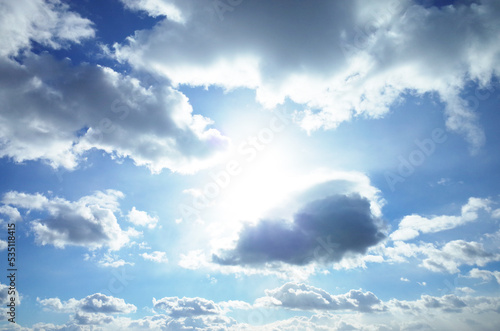 Fototapeta Naklejka Na Ścianę i Meble -  青空の雲からのぞく光
