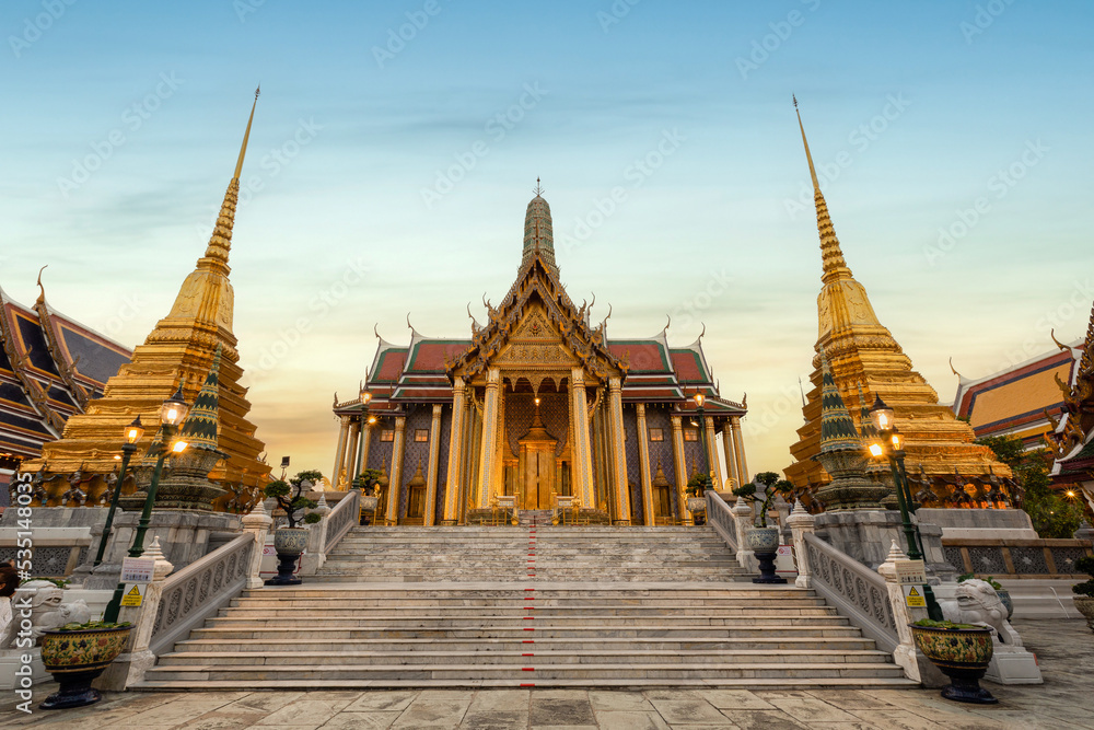 Fototapeta premium Temple of the Emerald Buddha or Wat Phra Kaew temple, Bangkok, Thailand