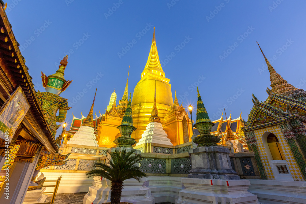 Fototapeta premium Temple of the Emerald Buddha or Wat Phra Kaew temple, Bangkok, Thailand