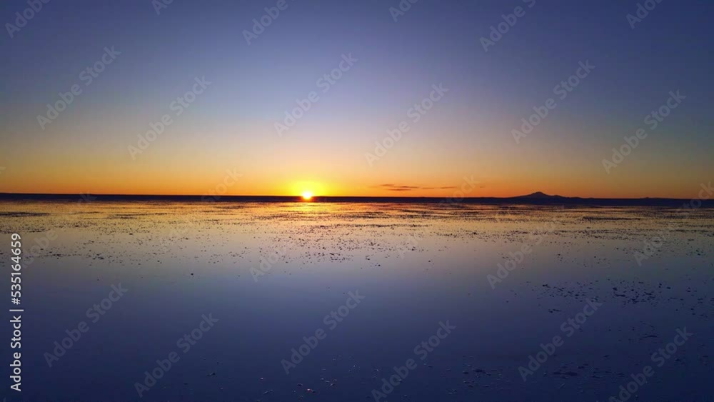 Sonnenuntergang in der Uyuni Salzwüste, Bolivien Sonnenuntergang in der Uyuni Salzwüste, Bolivien
