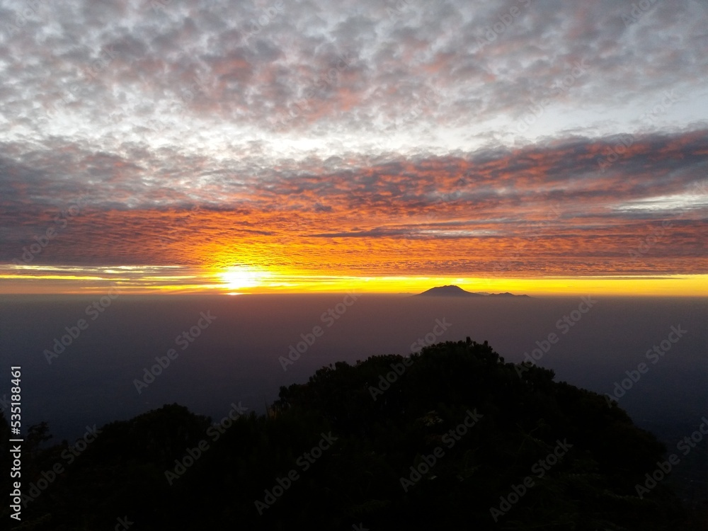 Obraz premium sunset over the mountain