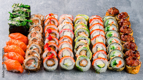 Slika na platnu appetizing set of sushi roll on stone