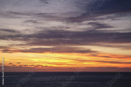 夕焼けの空と海 © Nostalgico