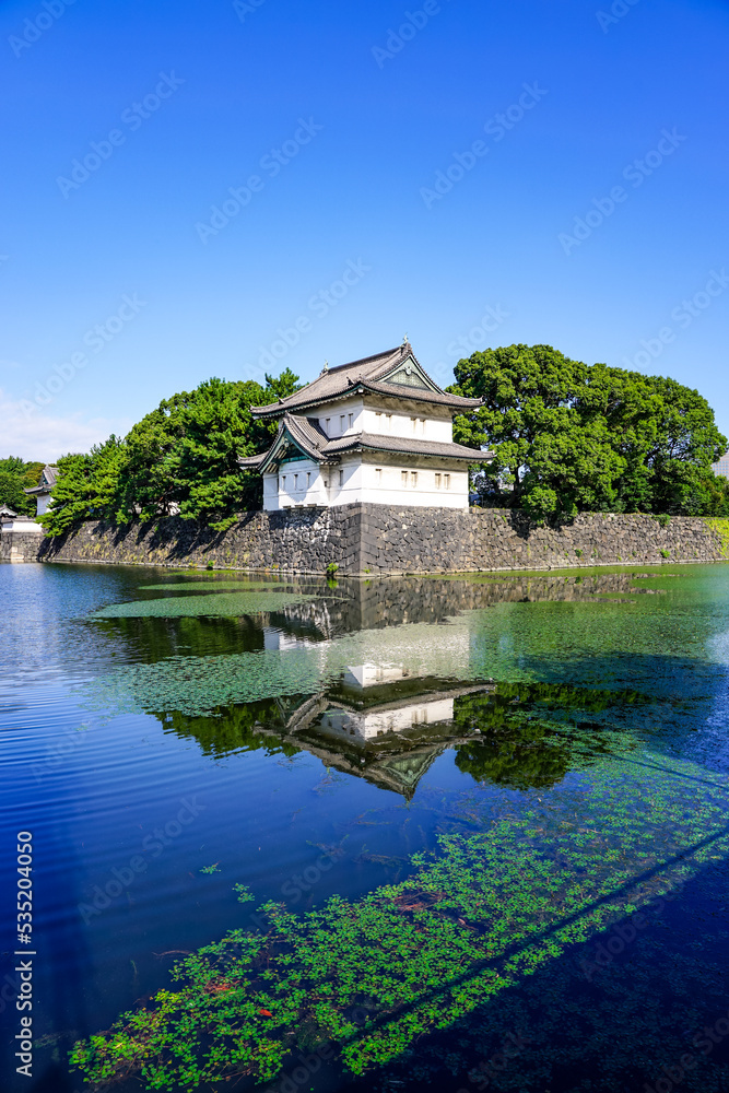 桔梗濠に映える江戸城巽櫓（桜田二重櫓）