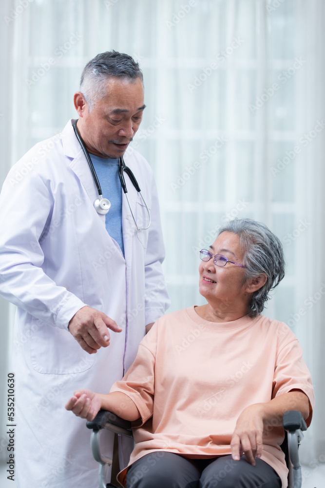 Fototapeta premium Female doctors carry out disease tests and give senior people treatment advice.