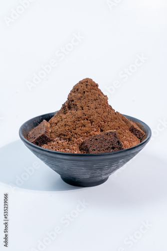 Bingsu Coaca and Brownie Serve with sweetened condensed milk and chocolate