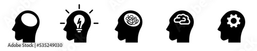 Conjunto de iconos de cabeza humana pensando. Cabeza de engranaje, idea, bombilla, vacío, caos, creatividad. Imaginación. Ilustración vectorial