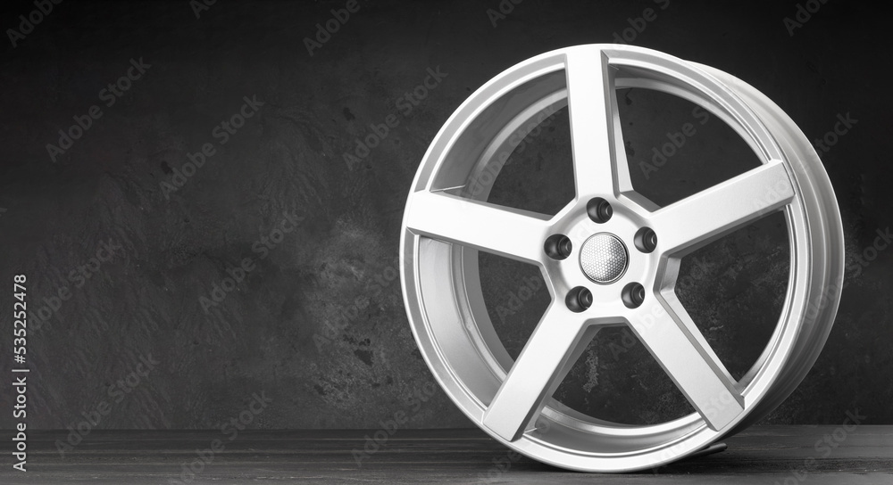 grey shiny silver alloy wheels for cars, beautiful five-beam spokes design lightweight