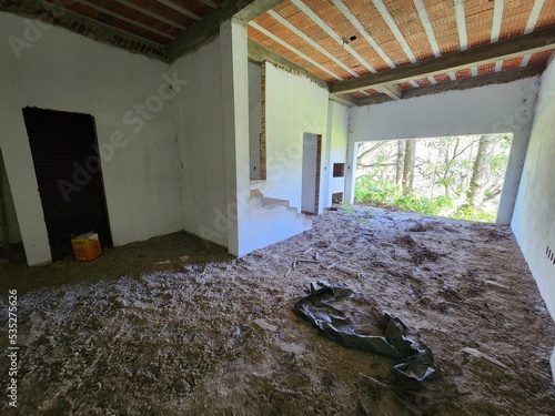 casa construção antiga inacabada
