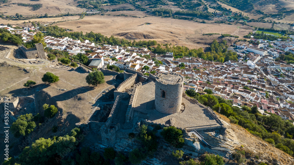 castillo de Jimena de la Frontera en el parque natural de los alcornocales en la provincia de Cádiz, Andalucía