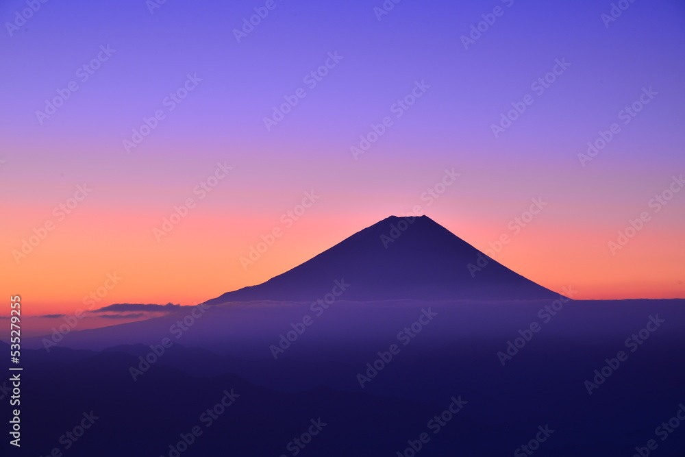 富士山と夜明け前
