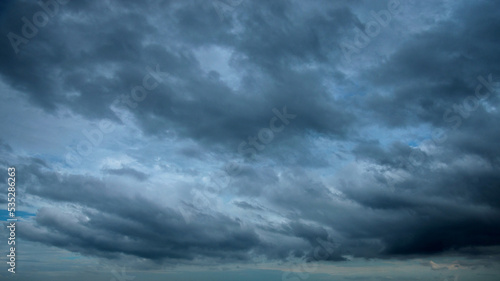 Dark and dramatic clouds before rain © xy