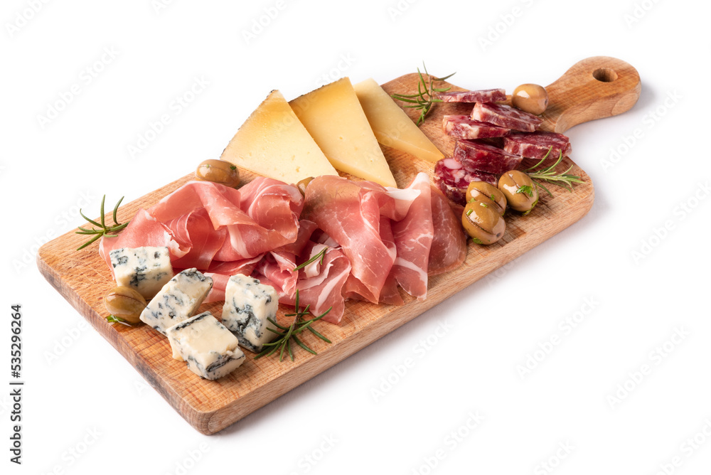 Tagliere di salumi e formaggi italiani, isolato su fondo bianco Stock
