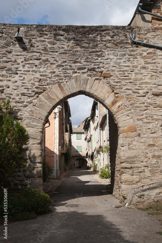 Fototapeta Porte d'entrée fortifiée de sauveterre de Rouergue