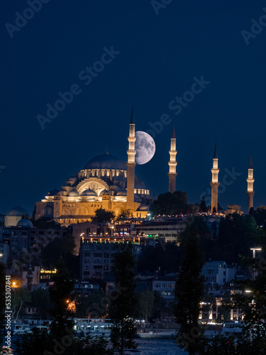 Moon over the Süleymaniye Mosque