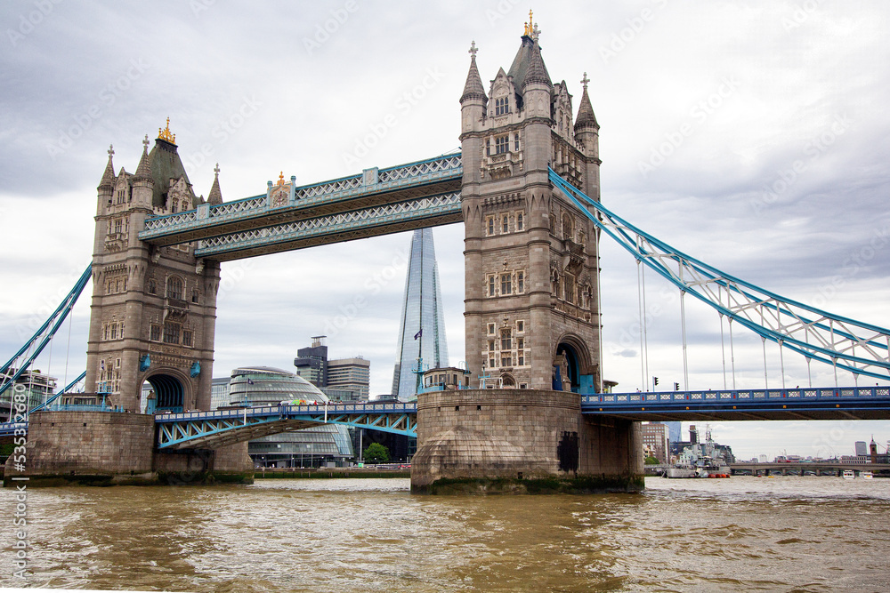Fototapeta premium Tower Bridge an der Themse in London
