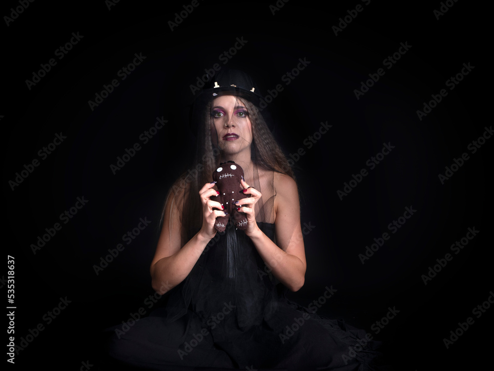 Obraz premium Woman with voodoo doll