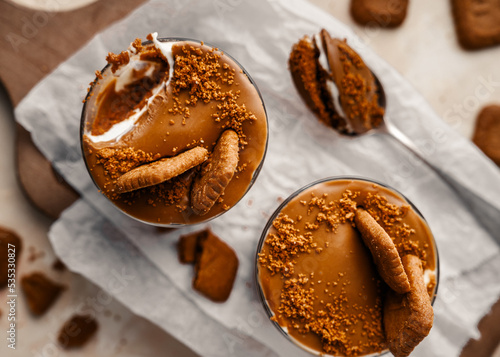 cold cheesecake biscuit lotus mascarpone dessert sweet layers cake in glass