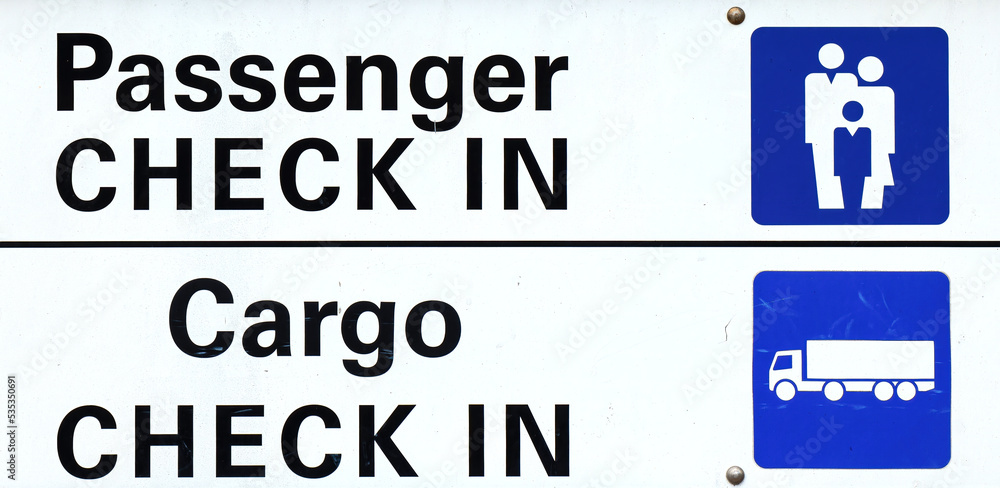 Fototapeta premium Passenger und Cargo-Check-In