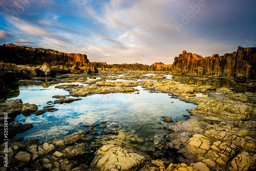 Quadro em tela Sunset Scape at Bombo Headland Quarry Geological Site