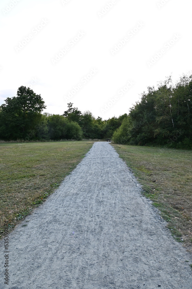 Shorne Woods Country Park, Shorne, England / markierte Wege in 116 ha großem Park mit Wald, Seen, Feuchtgebieten und Wiesen.