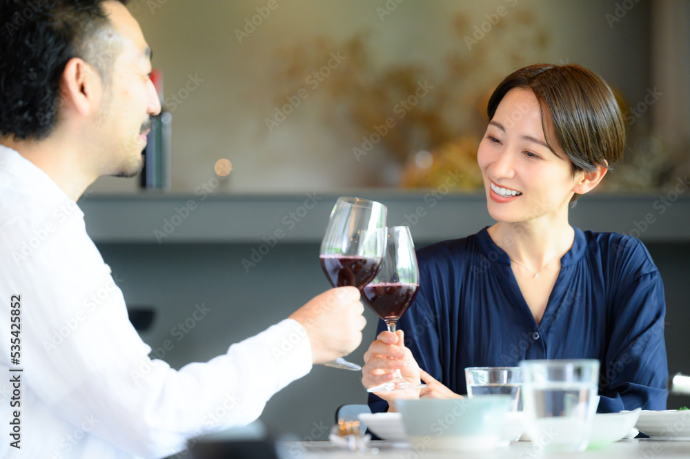 Image of a couple's anniversary Toast Image of a couple's anniversary Toast